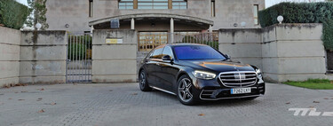 Probamos el Mercedes-Benz Clase S: una berlina de ultralujo que rebosa tecnología, con hasta realidad aumentada en el parabrisas