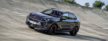 Probamos el CUPRA Terramar más potente: un SUV híbrido de 272 CV con etiqueta CERO muy efectivo en ciudad, y realmente deportivo en carretera